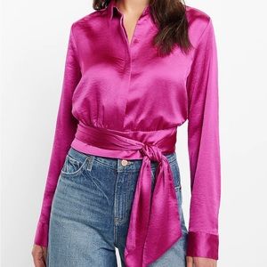 🎅 NWOT Express satin top